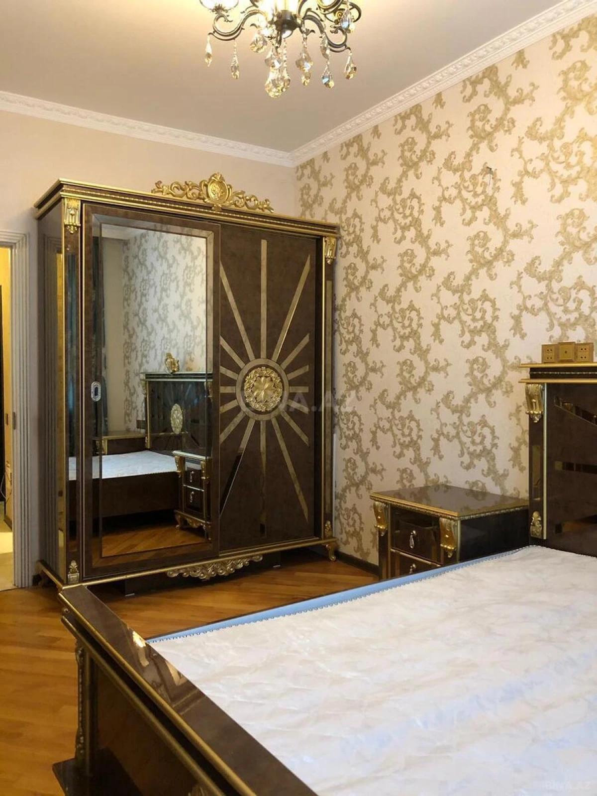 Satılır 3 otaqlı mənzil 122 m²