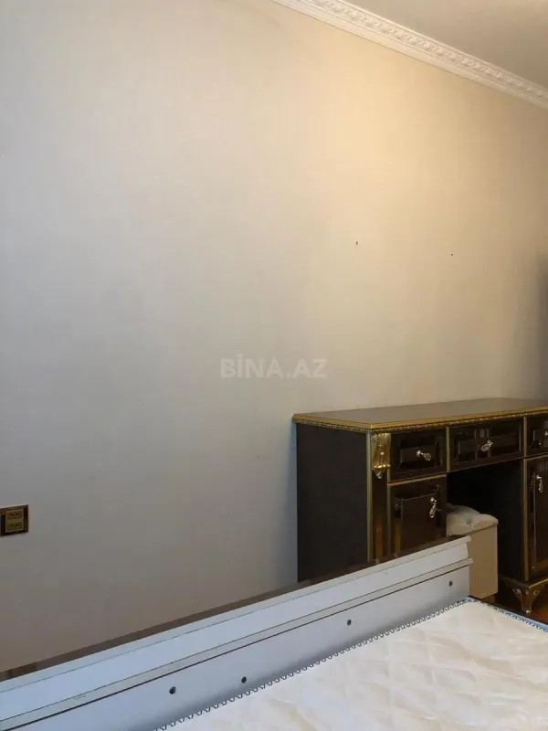 Satılır 3 otaqlı mənzil 122 m²