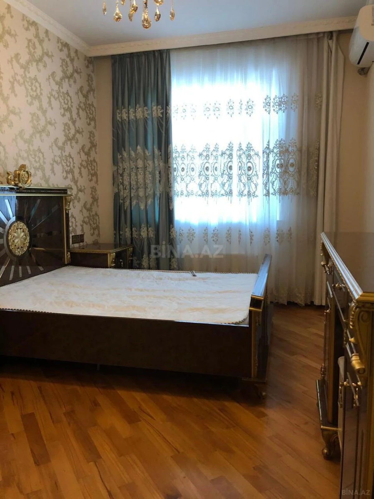 Satılır 3 otaqlı mənzil 122 m²