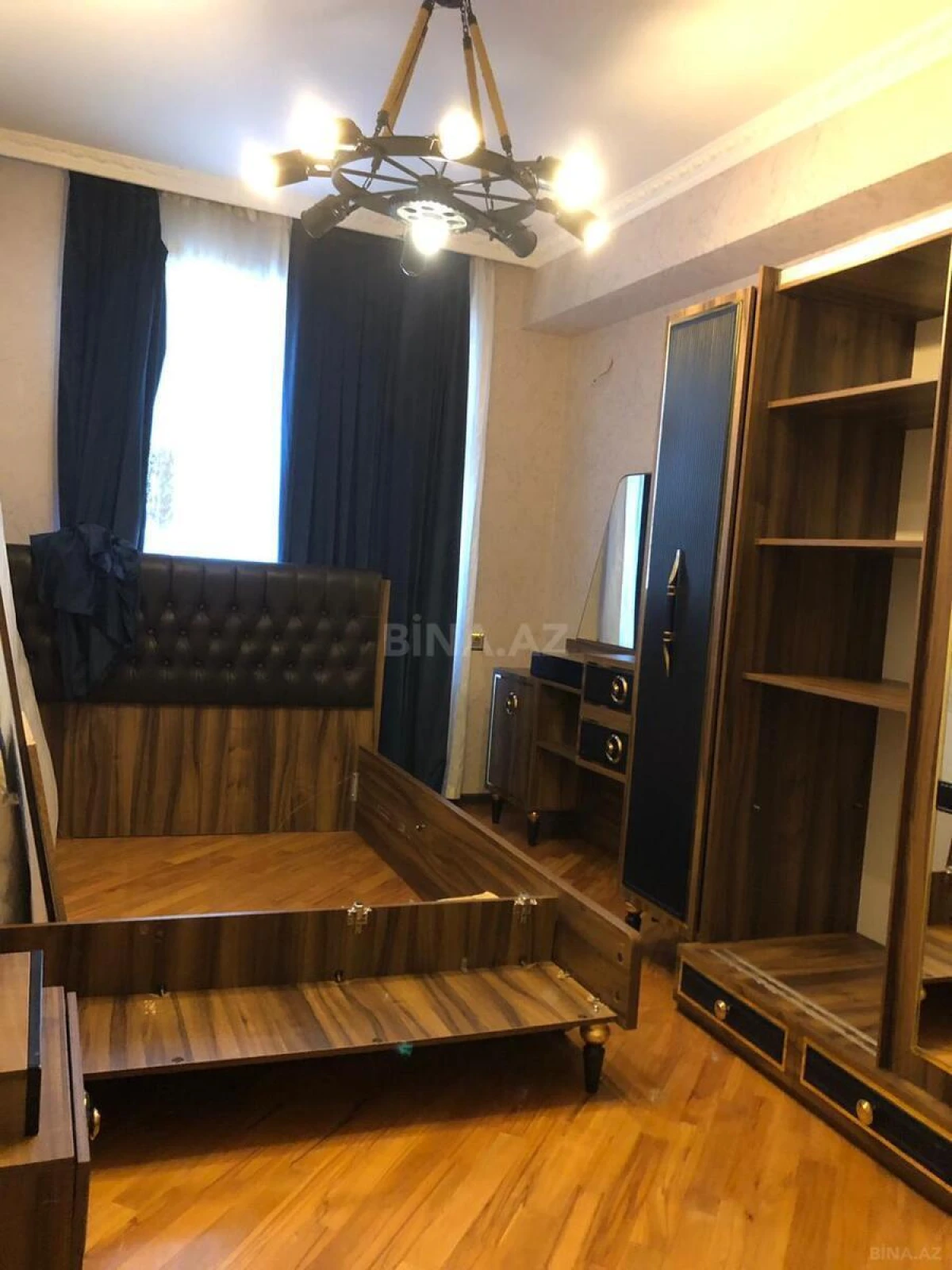 Satılır 3 otaqlı mənzil 122 m²