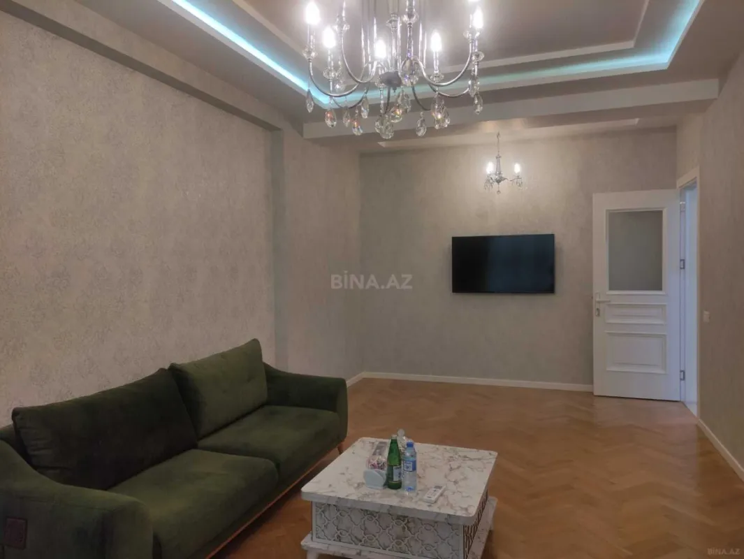 Kirayə verilir 3 otaqlı mənzil 130 m²