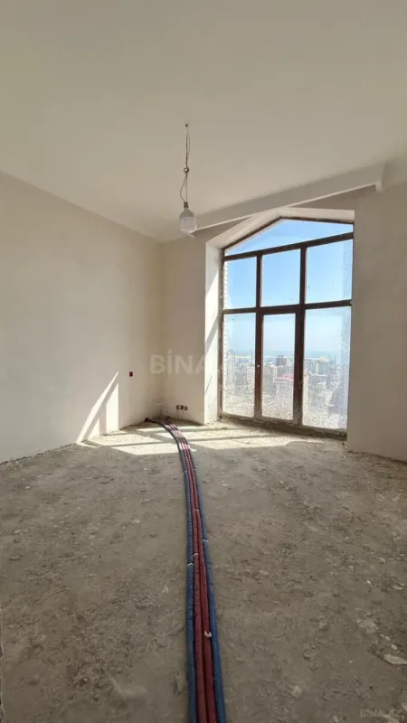 Satılır 4 otaqlı mənzil 130 m²