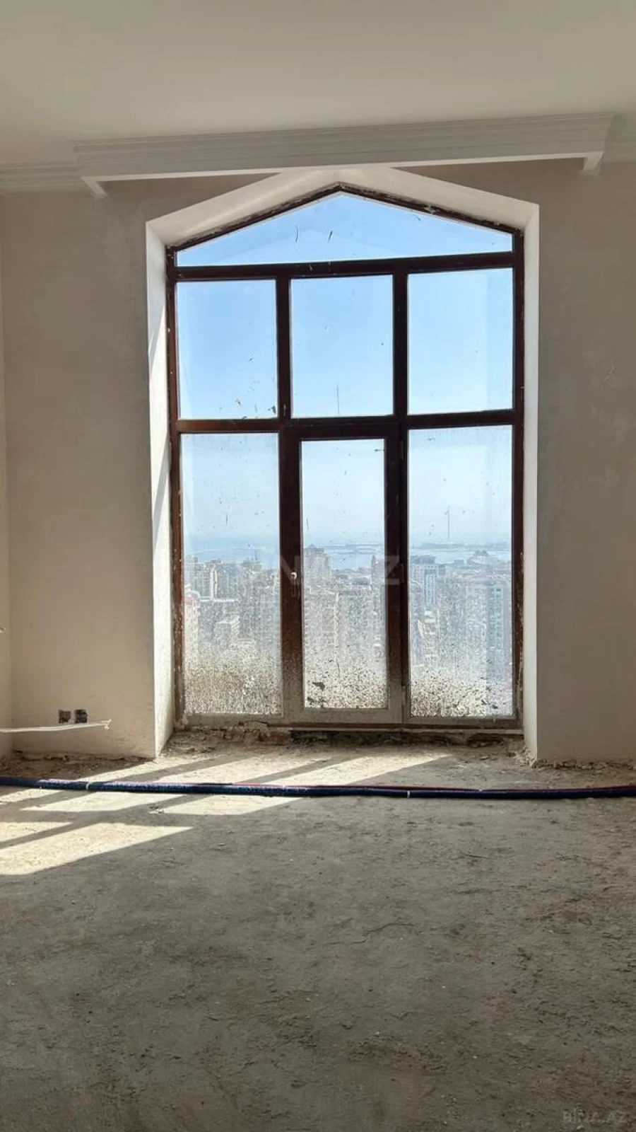 Satılır 4 otaqlı mənzil 130 m²