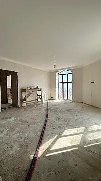 Satılır 4 otaqlı mənzil 130 m²