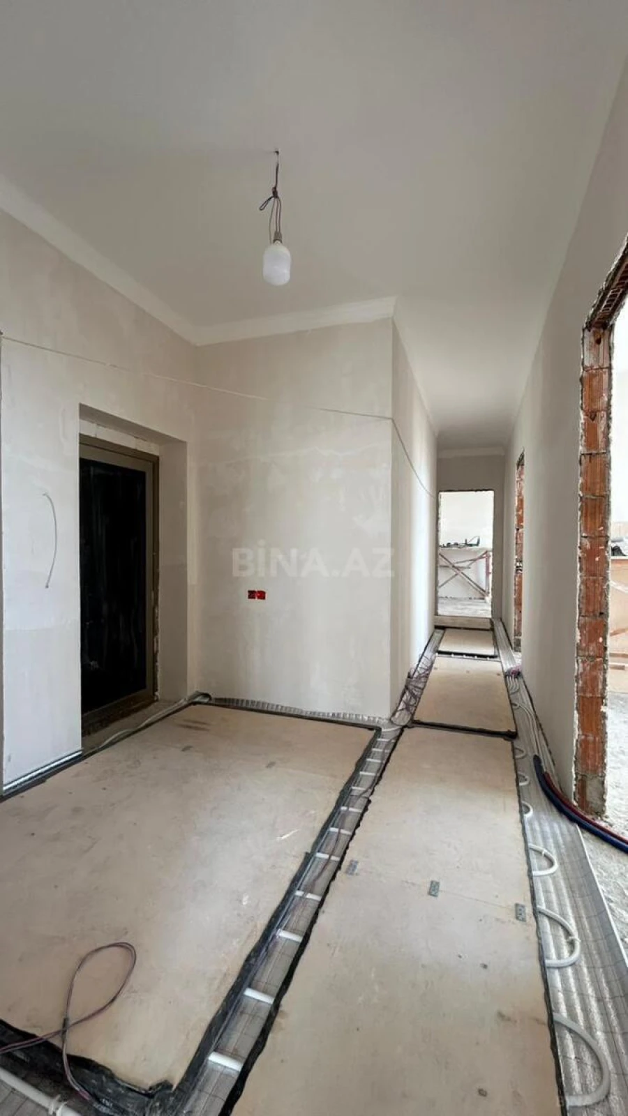 Satılır 4 otaqlı mənzil 130 m²