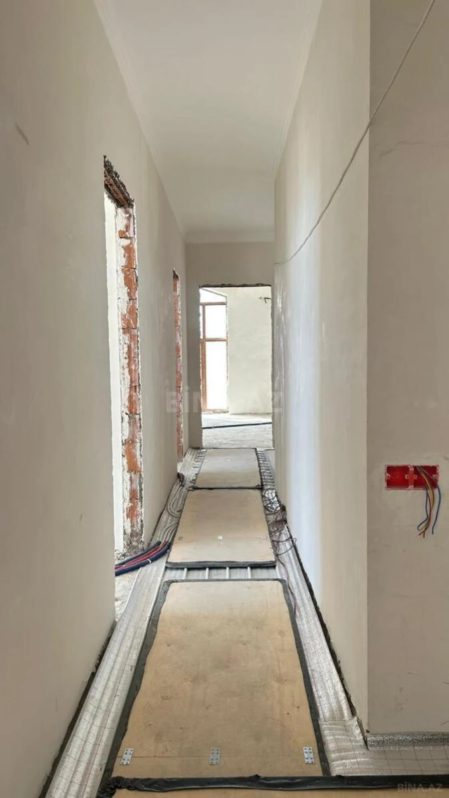 Satılır 4 otaqlı mənzil 130 m²