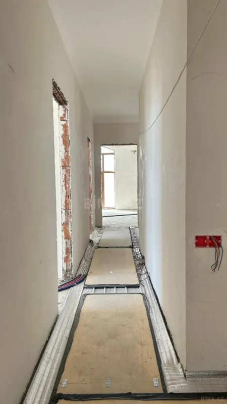 Satılır 4 otaqlı mənzil 130 m²