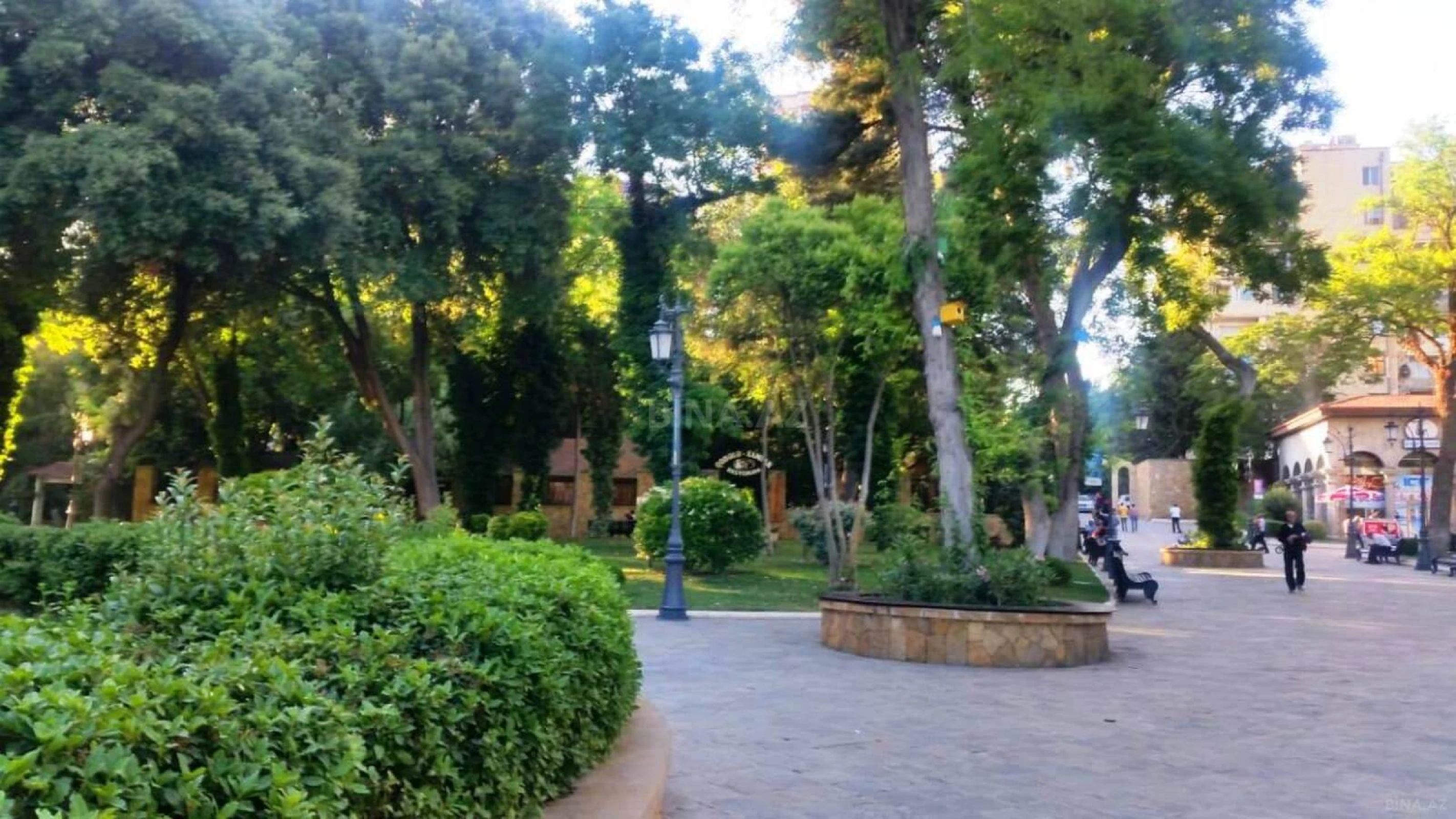 Satılır 4 otaqlı mənzil 130 m²