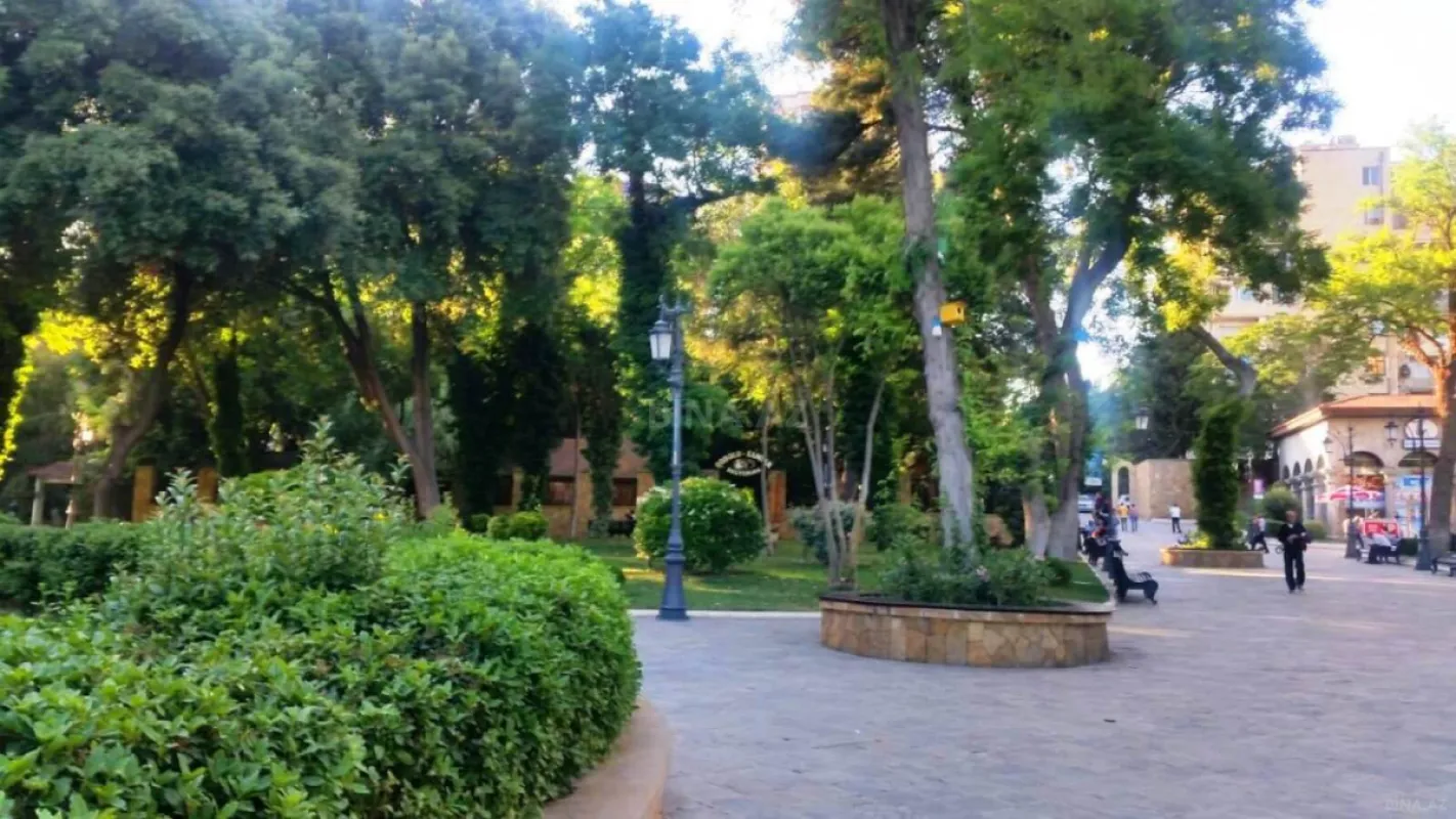 Satılır 4 otaqlı mənzil 130 m²