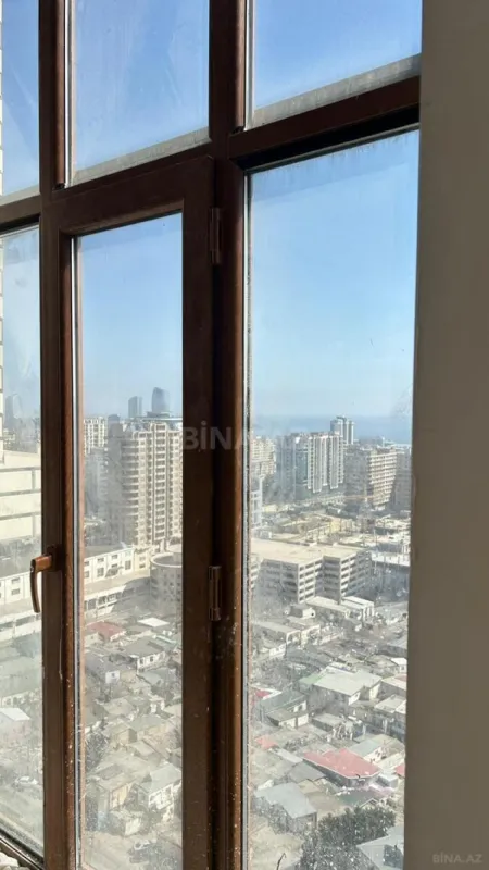Satılır 4 otaqlı mənzil 130 m²
