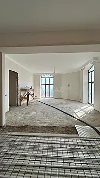 Satılır 4 otaqlı mənzil 130 m²