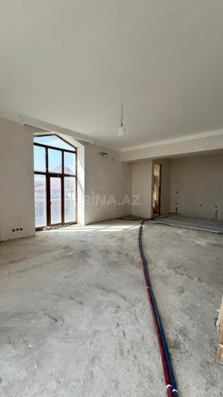 Satılır 4 otaqlı mənzil 130 m²