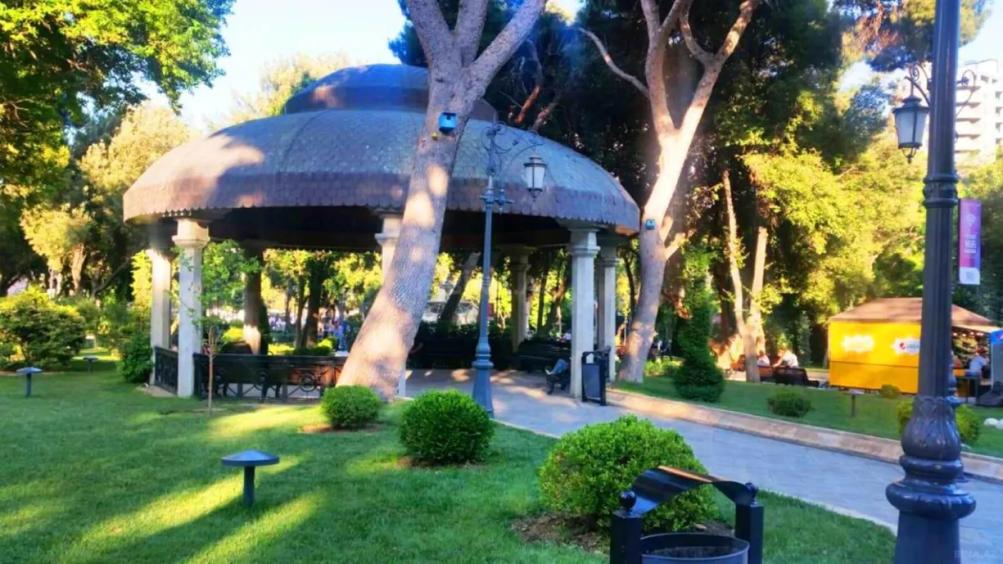 Satılır 4 otaqlı mənzil 130 m²