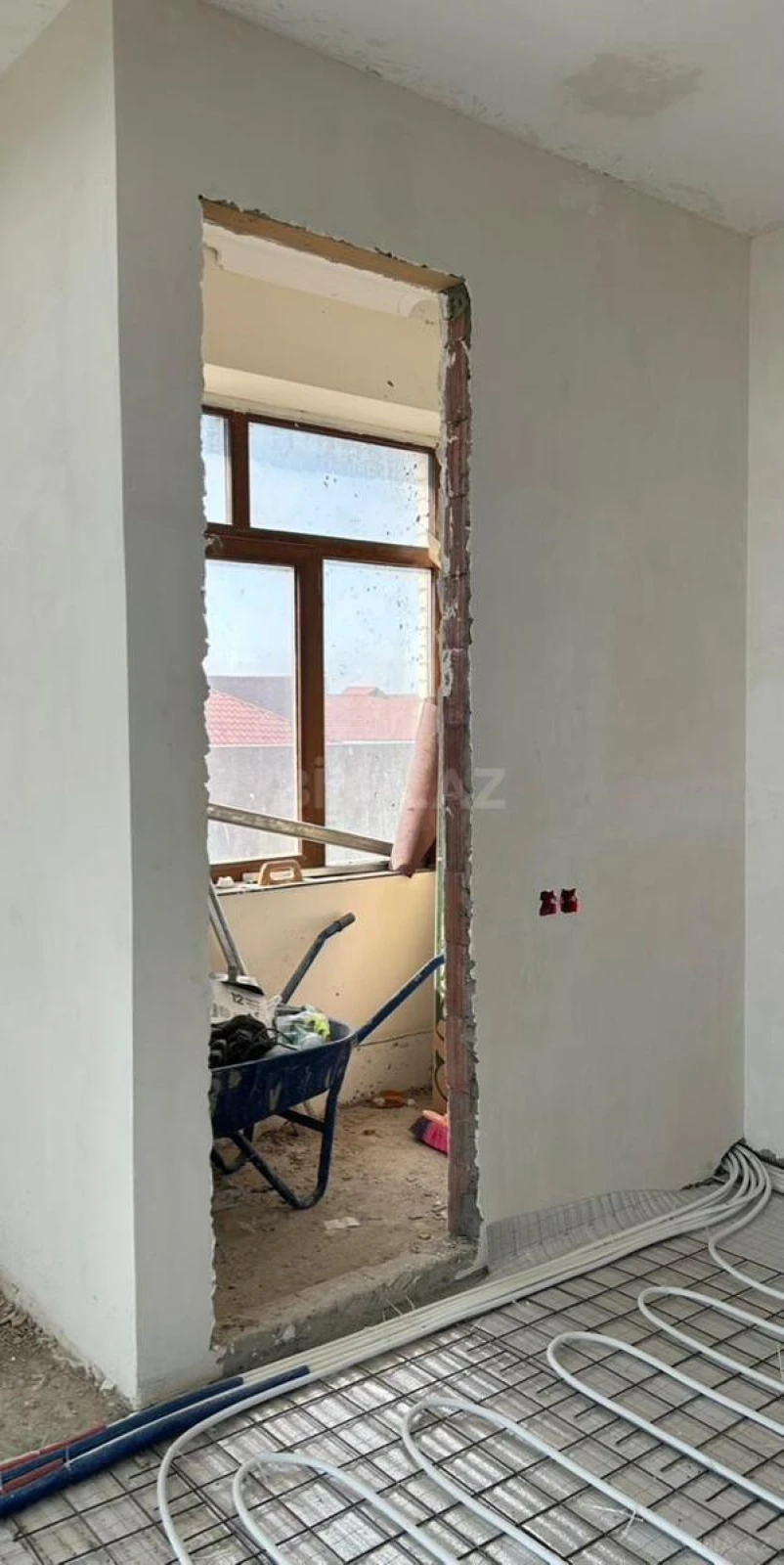 Satılır 4 otaqlı mənzil 130 m²