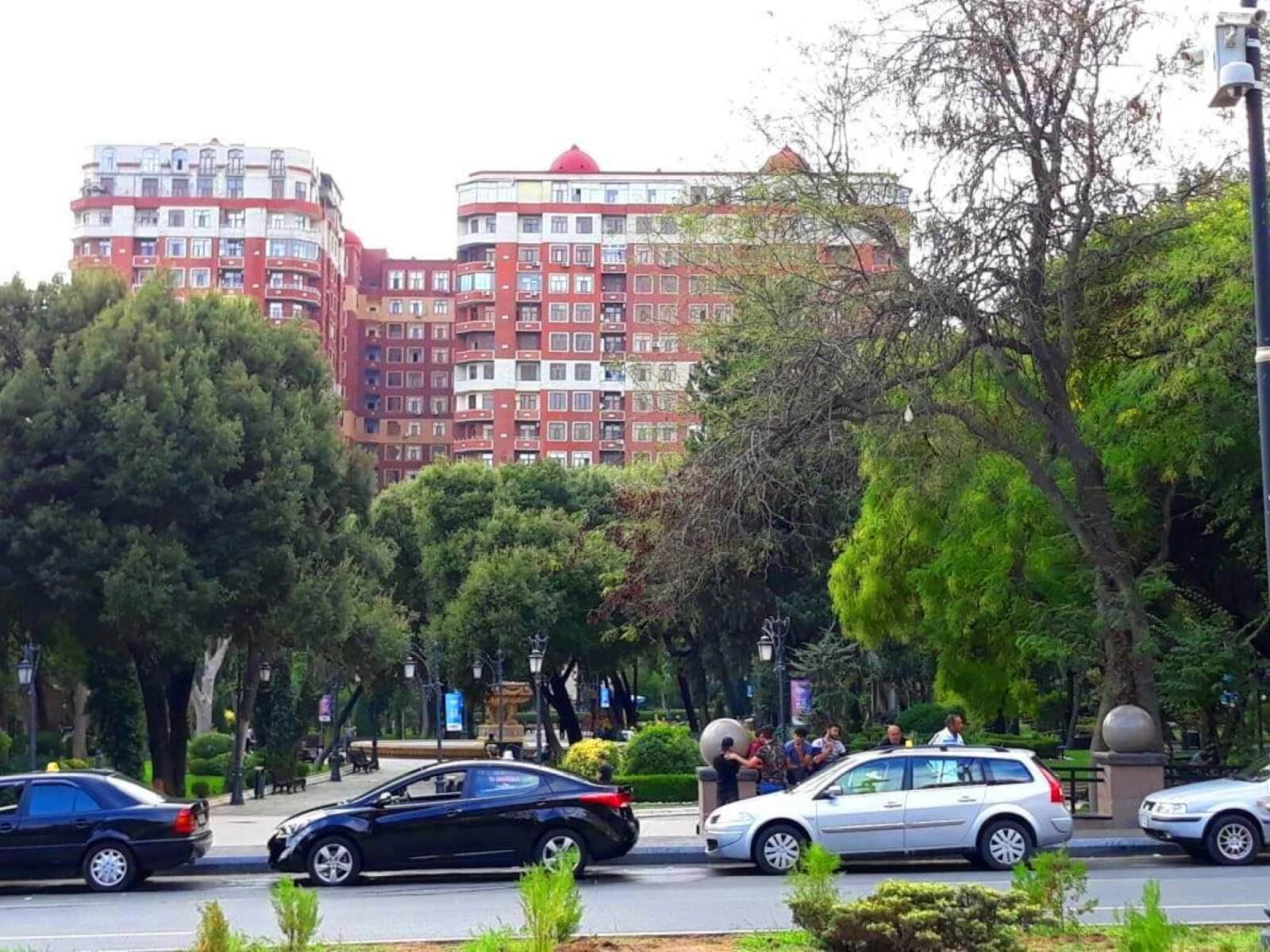 Satılır 4 otaqlı mənzil 130 m²