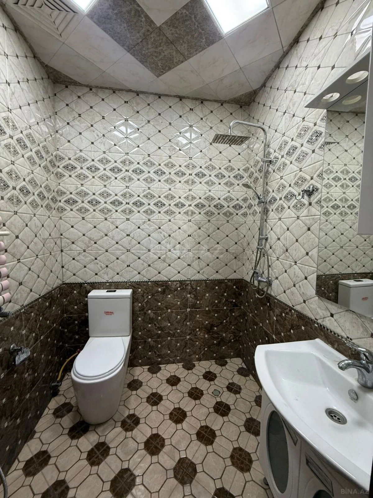 Kirayə verilir 2 otaqlı mənzil 109 m²