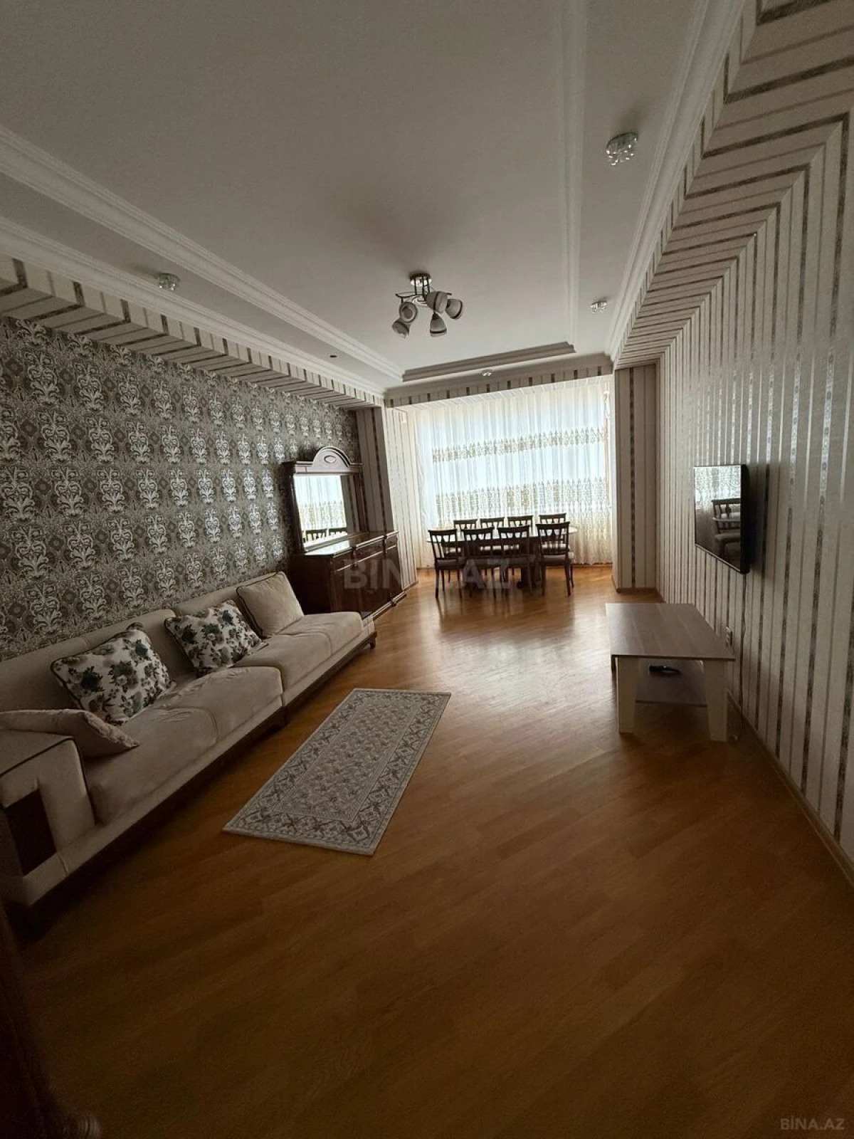 Kirayə verilir 2 otaqlı mənzil 109 m²