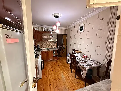 Satılır 4 otaqlı mənzil 80 m²