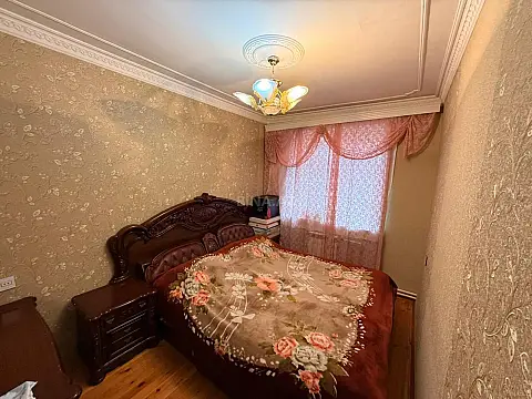 Satılır 4 otaqlı mənzil 80 m²
