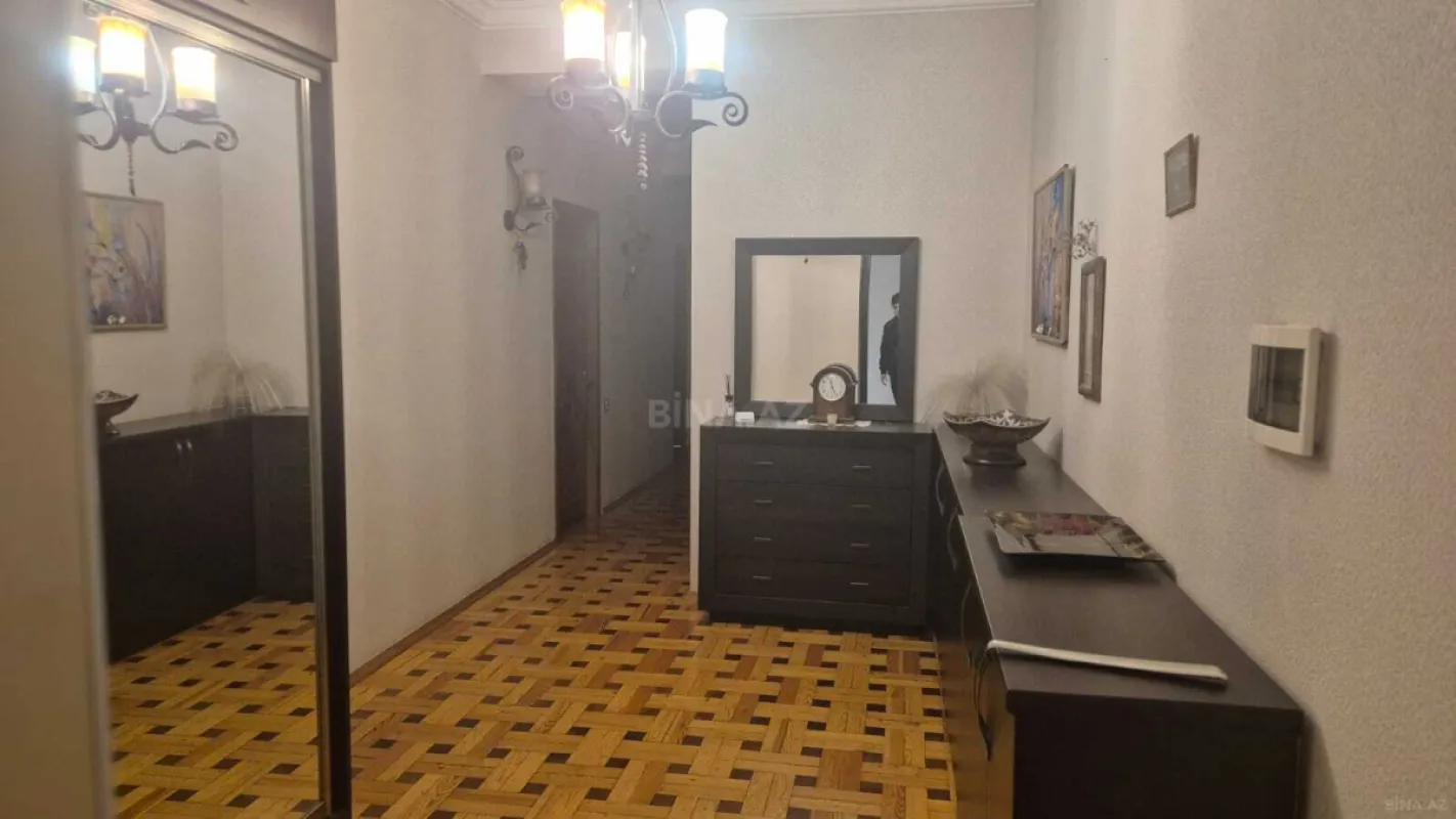 Satılır 3 otaqlı mənzil 115 m²