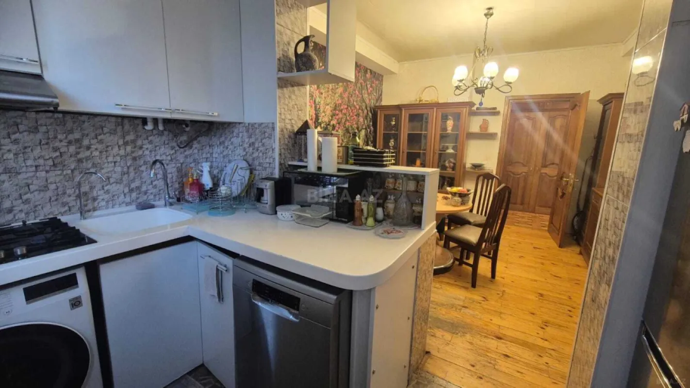 Satılır 3 otaqlı mənzil 115 m²