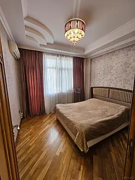 Kirayə verilir 2 otaqlı mənzil 80 m²