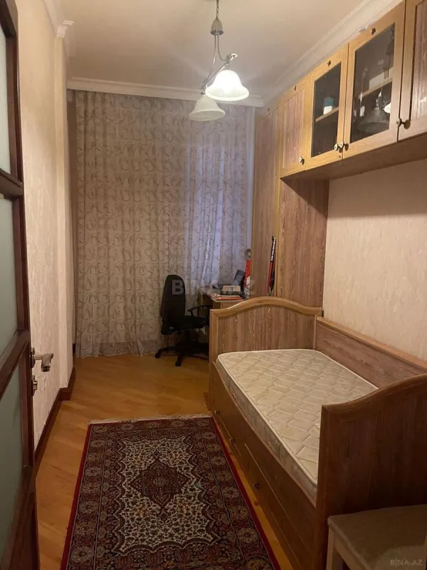 Kirayə verilir 4 otaqlı mənzil 160 m²