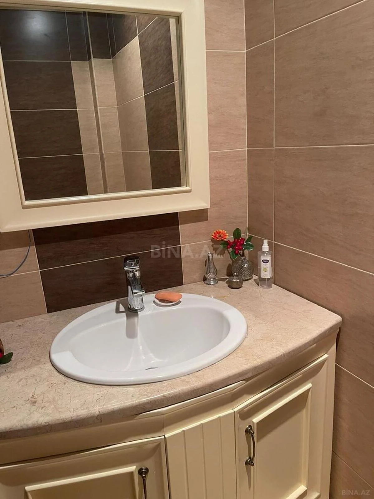 Kirayə verilir 4 otaqlı mənzil 160 m²