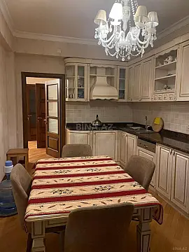 Kirayə verilir 4 otaqlı mənzil 160 m²