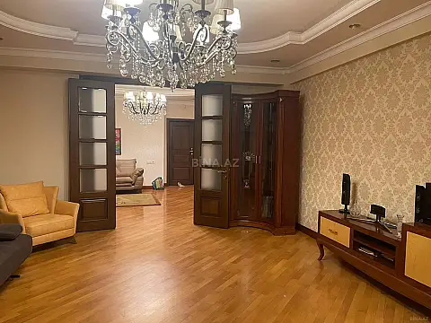 Kirayə verilir 4 otaqlı mənzil 160 m²