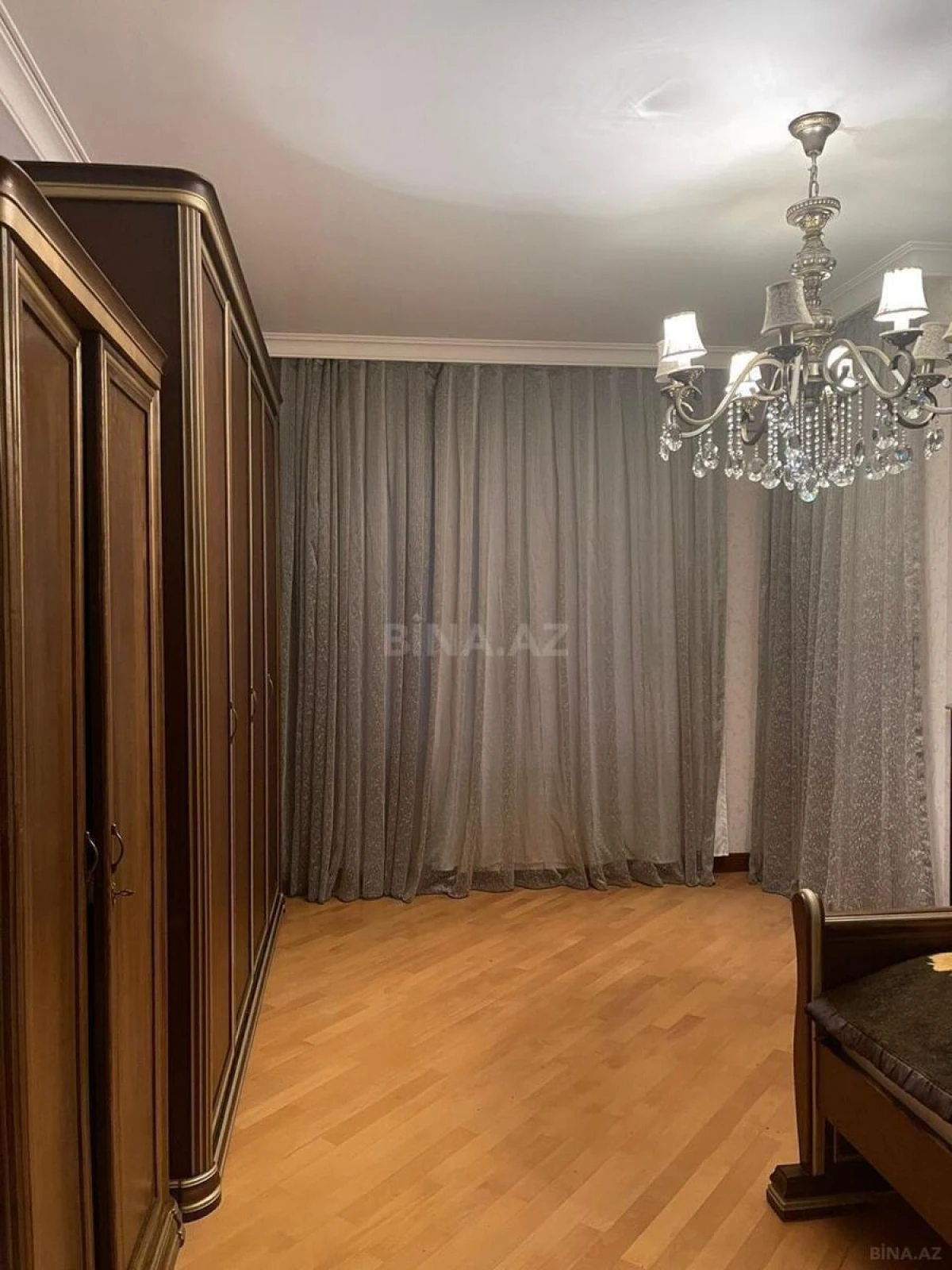 Kirayə verilir 4 otaqlı mənzil 160 m²