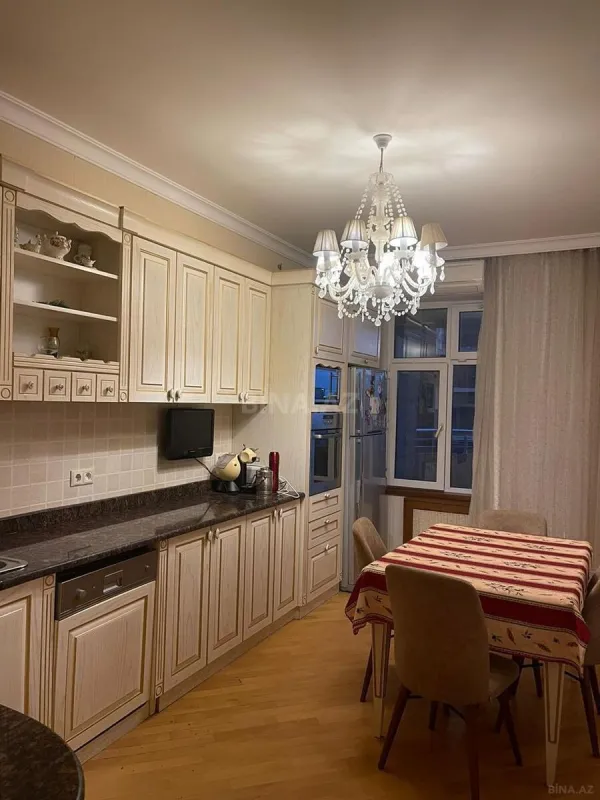 Kirayə verilir 4 otaqlı mənzil 160 m²