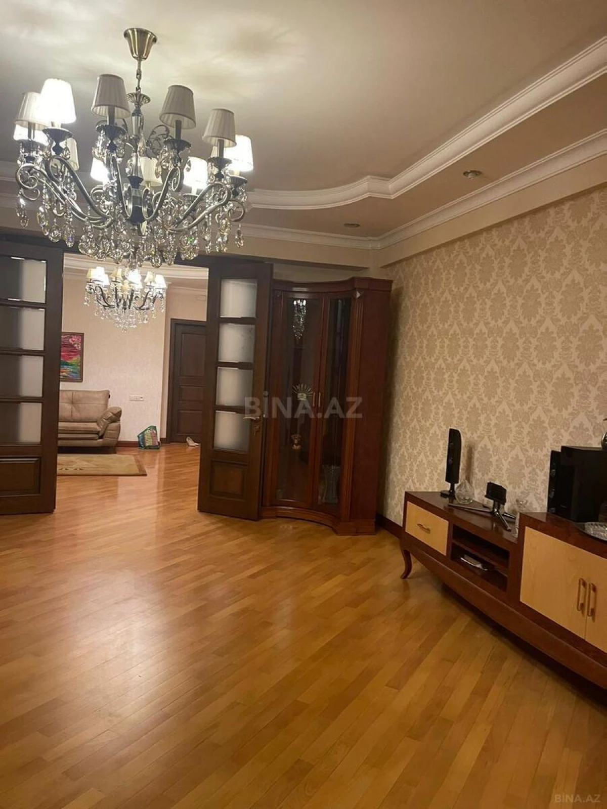 Kirayə verilir 4 otaqlı mənzil 160 m²