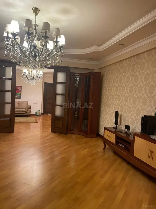 Kirayə verilir 4 otaqlı mənzil 160 m²