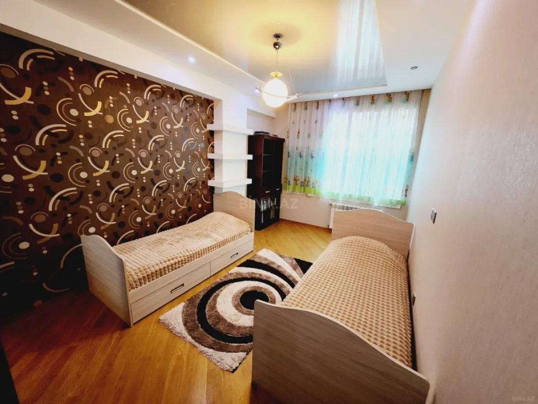 Satılır 3 otaqlı mənzil 140 m²