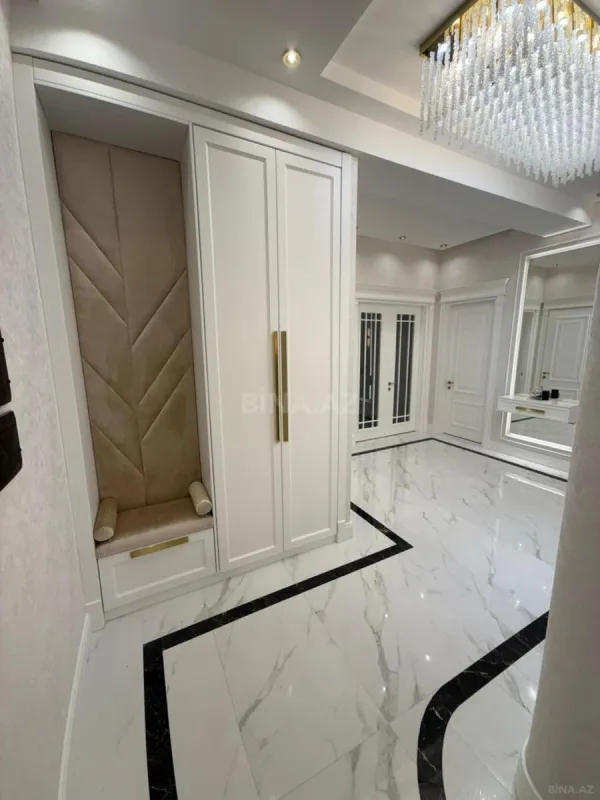 Satılır 4 otaqlı mənzil 185 m²