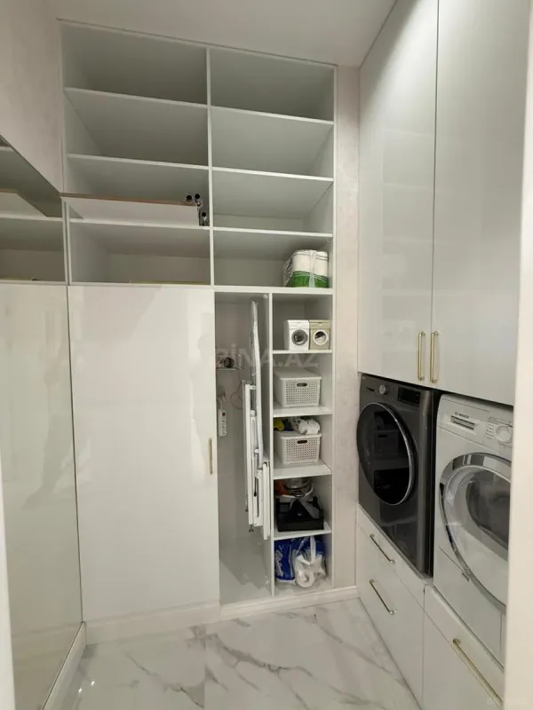 Satılır 4 otaqlı mənzil 185 m²