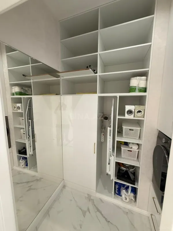 Satılır 4 otaqlı mənzil 185 m²