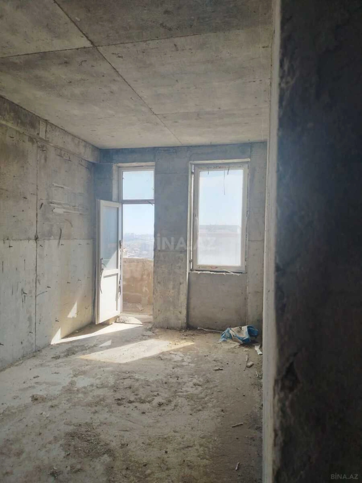 Satılır 3 otaqlı mənzil 140 m²