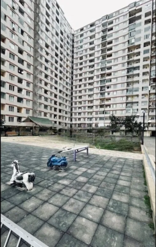 Satılır 3 otaqlı mənzil 130 m²