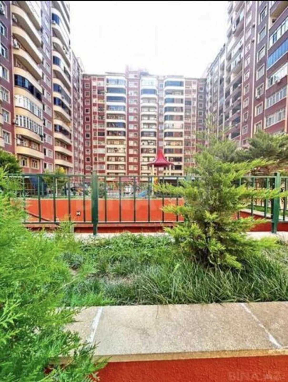 Satılır 3 otaqlı mənzil 165 m²