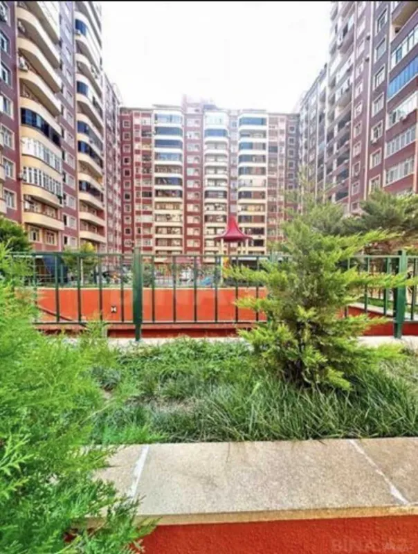 Satılır 3 otaqlı mənzil 165 m²