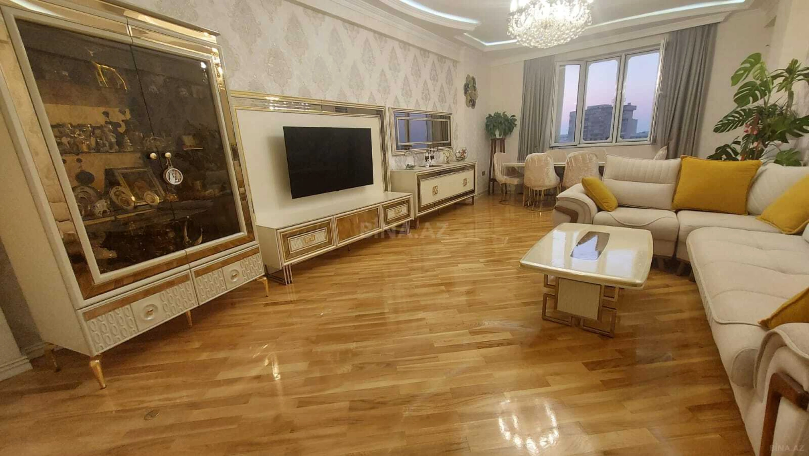 Satılır 3 otaqlı mənzil 165 m²