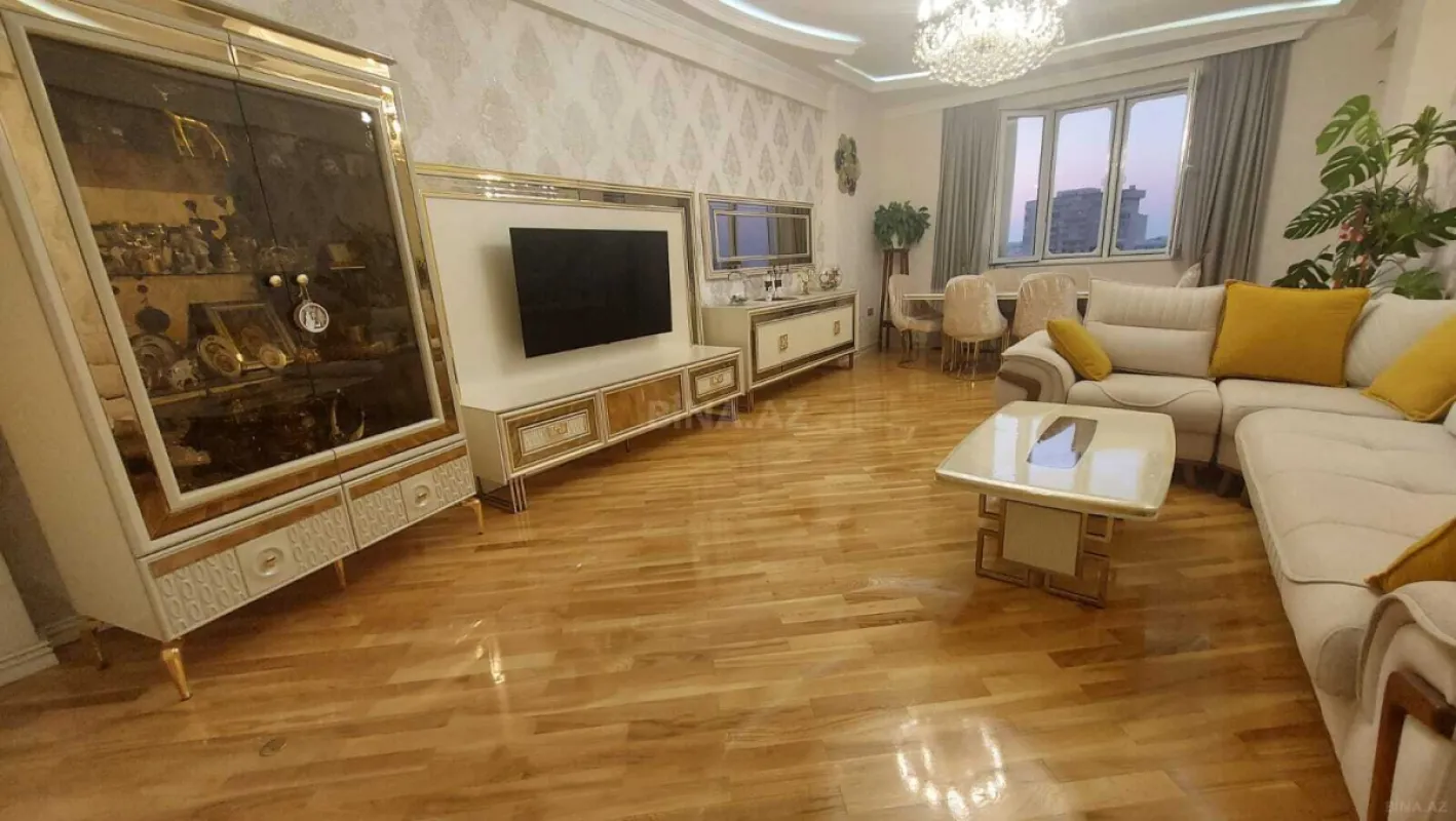 Satılır 3 otaqlı mənzil 165 m²