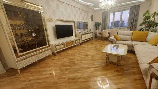 Satılır 3 otaqlı mənzil 165 m²