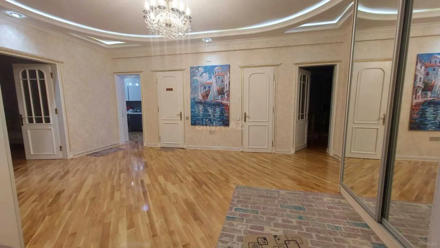 Satılır 3 otaqlı mənzil 165 m²