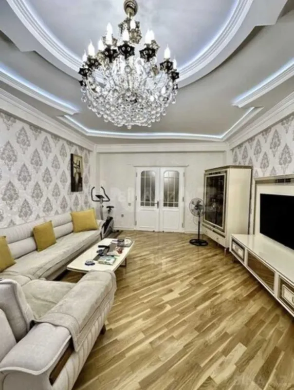 Satılır 3 otaqlı mənzil 165 m²