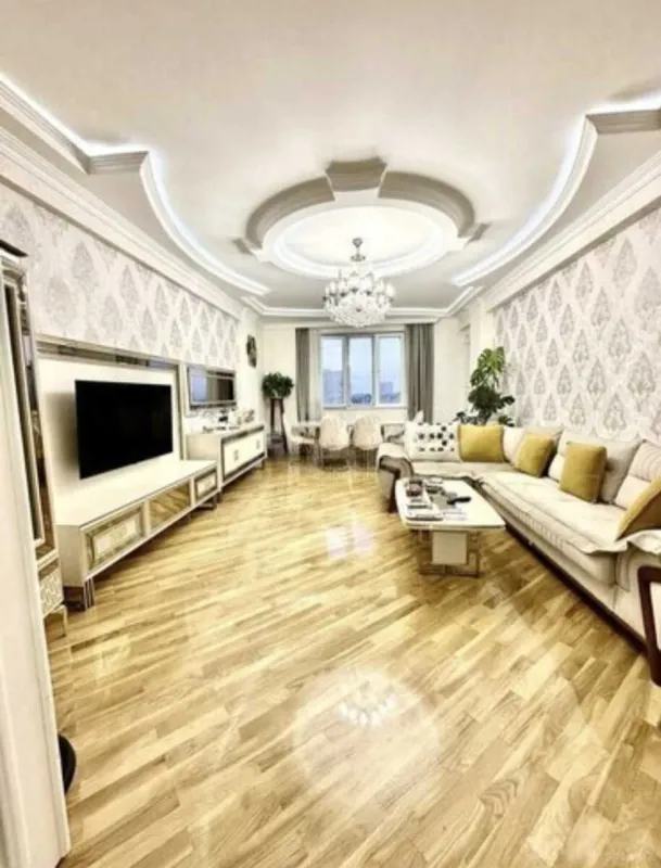 Satılır 3 otaqlı mənzil 165 m²