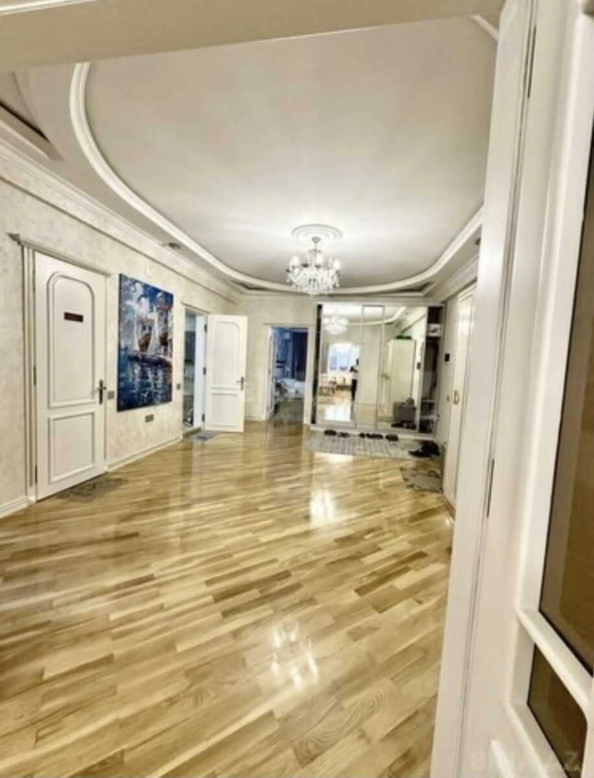 Satılır 3 otaqlı mənzil 165 m²