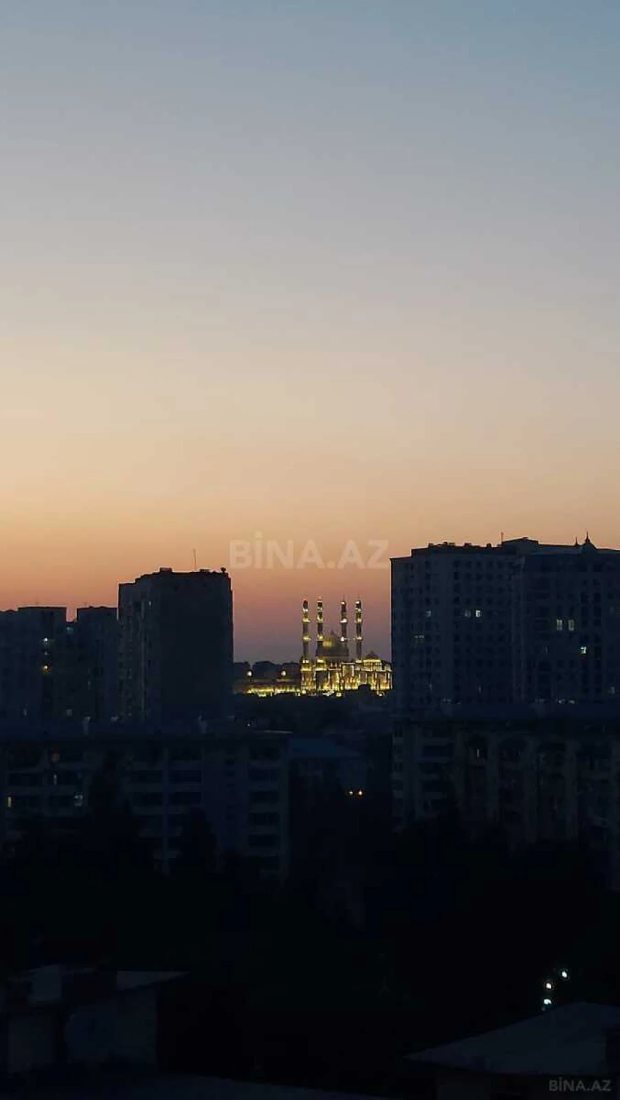 Satılır 3 otaqlı mənzil 165 m²